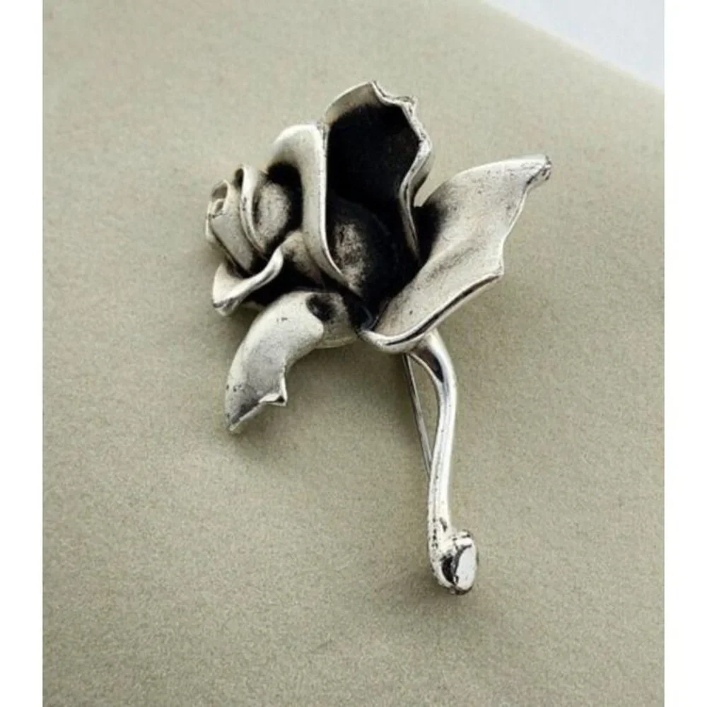 Vintage Napier Brushed Silver‎ Toned Metal Brooch Pin Rose Flower Signed
